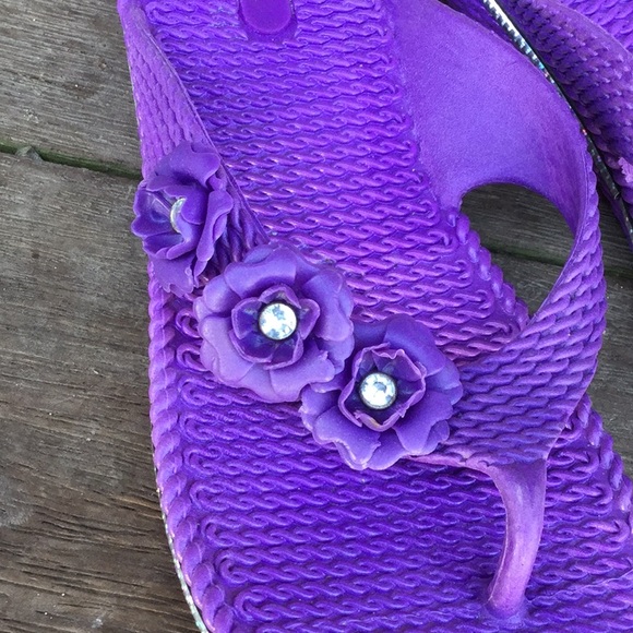 Shoes - Purple travel flip flops Easter spring vacay farmer’s garden festival beach
